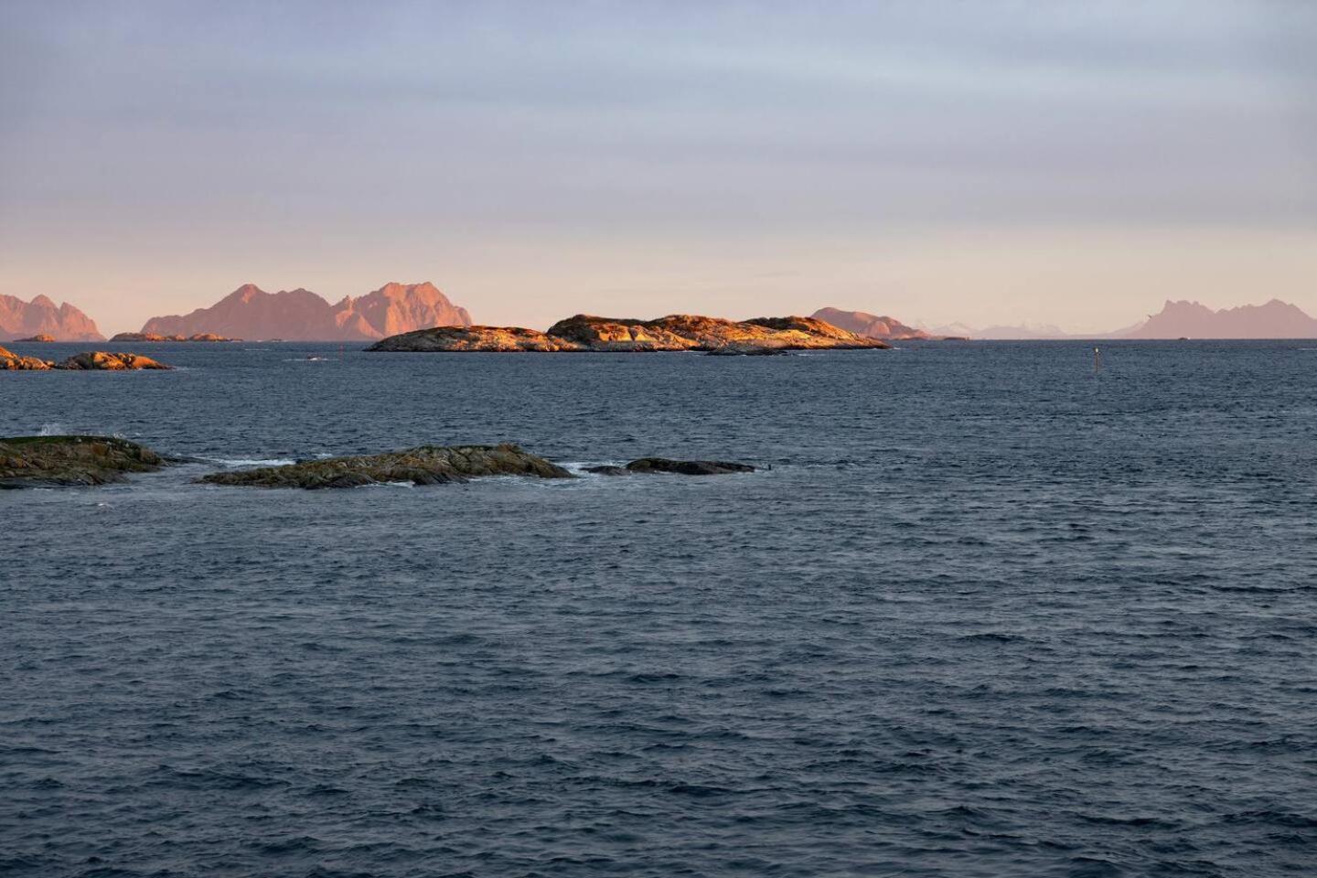 Leilighet Med Fantastisk Utsikt Henningsvær Kültér fotó